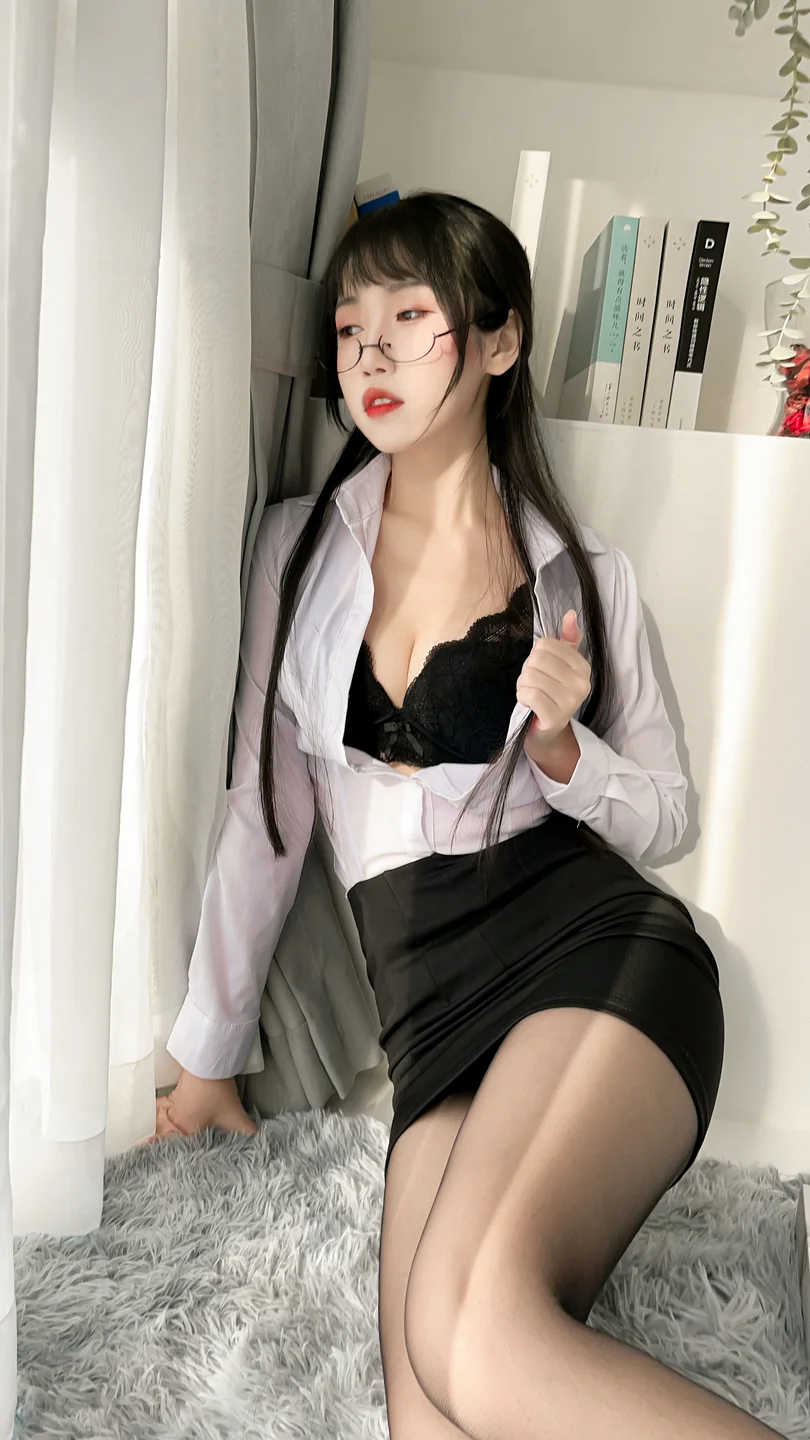 不呆猫 - 黑丝包臀OL [24P,5V-908MB] tg@simisebaisi 【丝足阁】022.webp